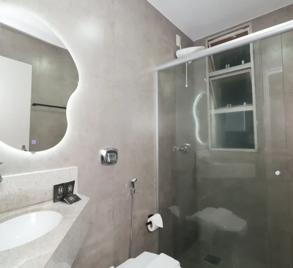 BANHEIRO CASAL INDIVIDUAL LUXO 1